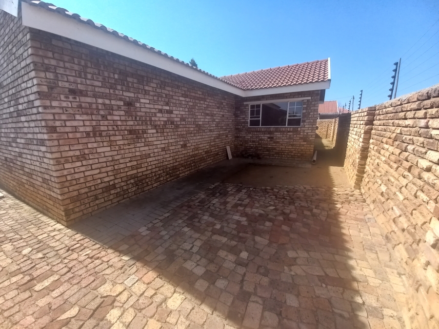 To Let 3 Bedroom Property for Rent in Meiringspark North West